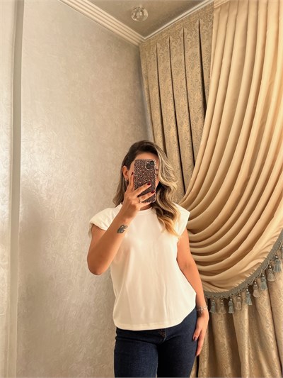 Omuzları Vatkalı Beyaz Basic Tişört