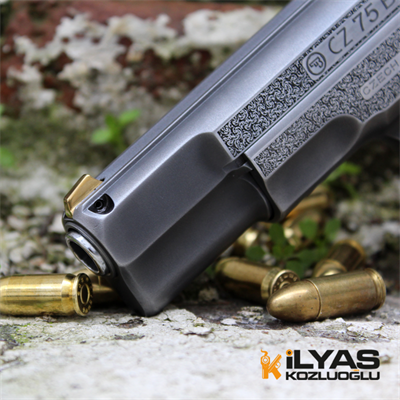 CZ 75B English Scroll Gravür