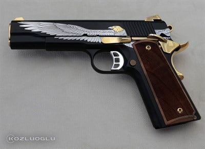 Colt 1911 - Detaylı Americal Eagle Gravür - Parlak Sarı Titanyum Parçalar - Mat Siyah Krom Kaplama
