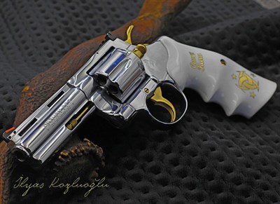 Colt Python 357 Magnum Parlak Beyaz Krom