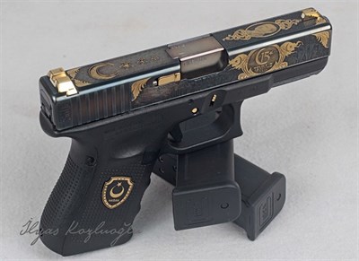 Glock 19 15 Temmuz Rozetli