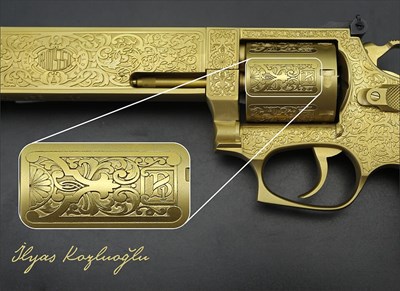 Rossi Cyclops 357. Magnum Gravür Çalışması - Parlak Sarı Titanyum Kaplama
