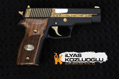 Sig Sauer P226 - Yanaklar Sarı Titanyum Gravür - Mat Siyah Krom Kaplama