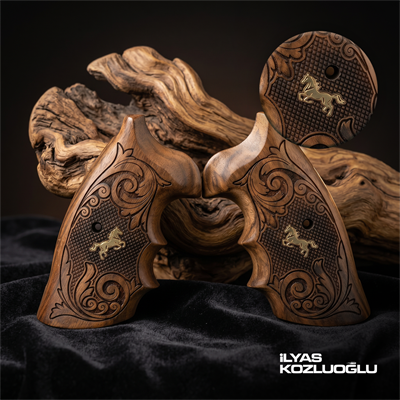 Colt Python Ceviz Kabza Tam Yüzey Desenli Sarı Pirinç At Logolu