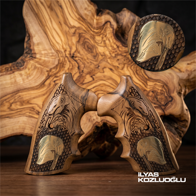 Colt Python Ceviz Kabza Tam Yüzey Özel Tasarım Desenli Sarı Pirinç Özel Figürlü