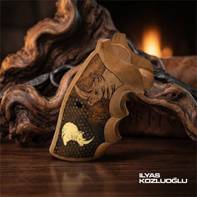 Colt Python Ceviz Kabza Tam Yüzey Özel Tasarım Desenli Sarı Pirinç Gergedan Logolu