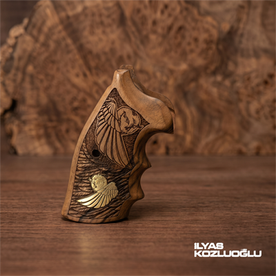 Colt Python Ceviz Kabza Tam Yüzey Özel Tasarım Desenli Sarı Pirinç Baykuş Logolu