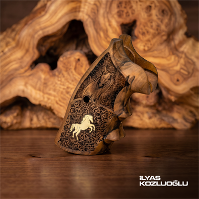 Colt Python Ceviz Kabza Tam Yüzey Özel Tasarım Desenli Sarı Pirinç At Logolu