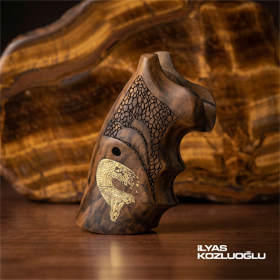 Colt Python Ceviz Kabza Yarım Yüzey Özel Tasarım Desenli Sarı Pirinç Yılan Logolu