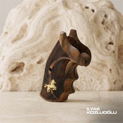 Colt Python Koyu Ceviz Kabza Tam Yüzey Desenli Sarı Pirinç At Logolu