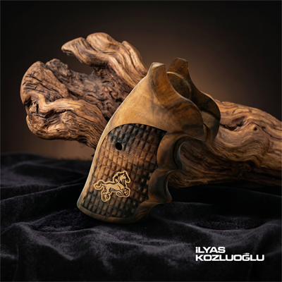 Colt Python Koyu Ceviz Kabza Yarım Yüzey Desenli At Logolu