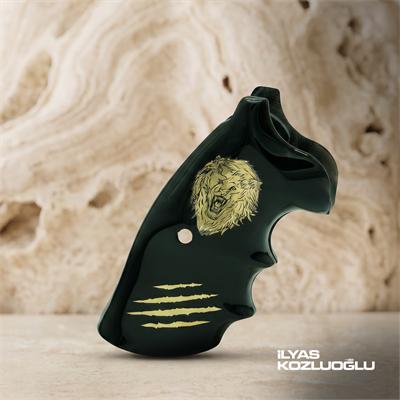 Colt Python Parlak Siyah Pleksi Kabza Yüzey İşlemesiz Sarı Pirinç Aslan ve Pençe Logolu