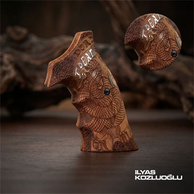 Smith & Wesson K/L Frame Square Butt Ceviz Kabza Tam Yüzey Özel Tasarımlı Gümüş Renk Yazılı