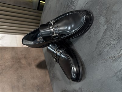 Vitton Gold Tokalı Loafer | Siyah