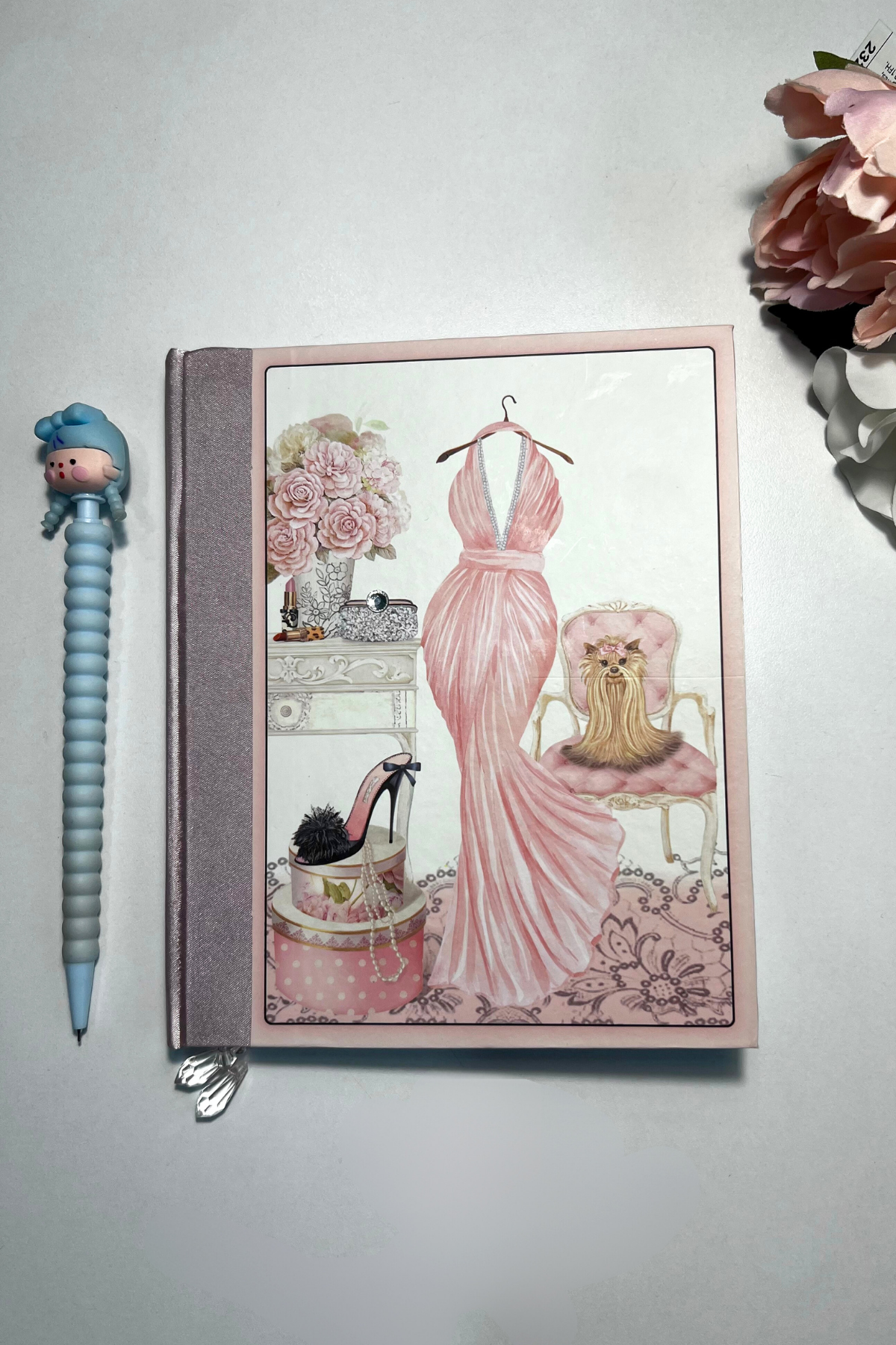 Brandi Sert Kapaklı Düz Pembe Elbiseli Hatıra Defteri 15x18 Cm