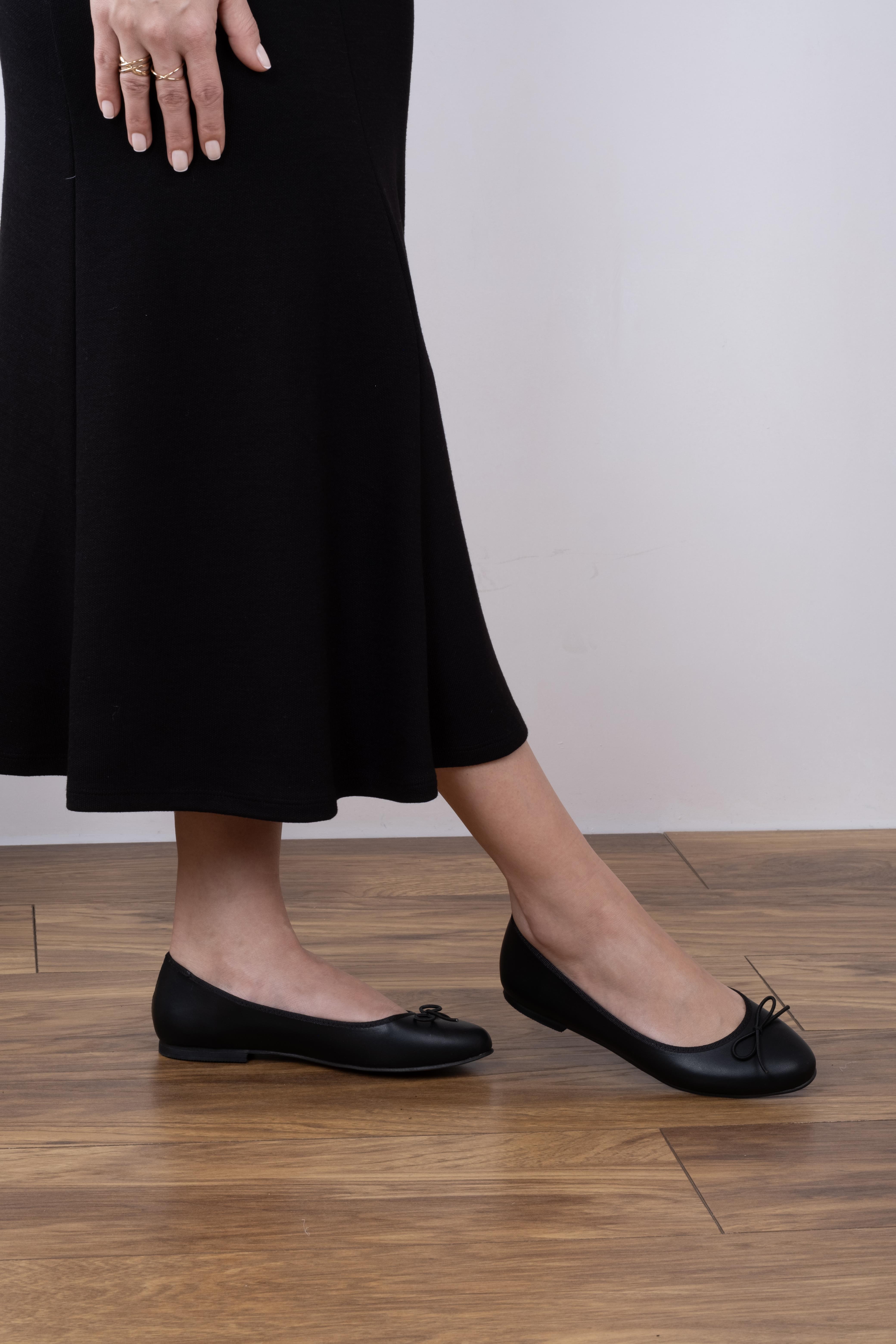 Deny Model Kurdele Detaylı Babet Siyah