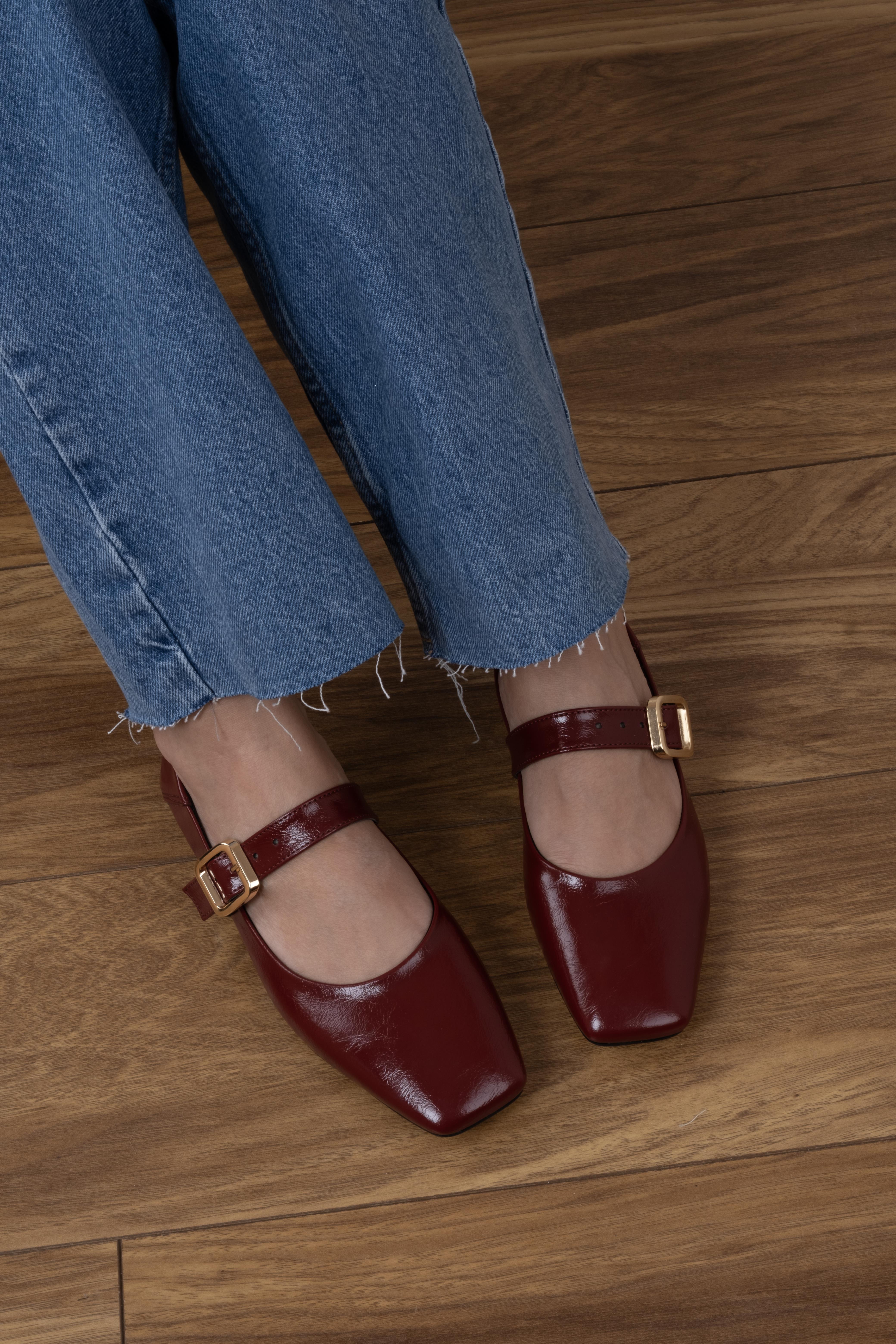 Lolin Model Kemerli Küt Burun Babet Bordo Kırışık Rugan