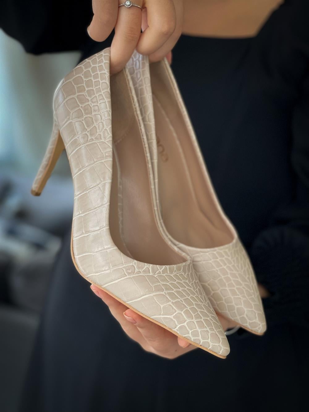 Venüs Model Özel Seri Klasik Stiletto Bej Croco