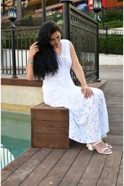 Beyaz Uzun Dantel Elbise