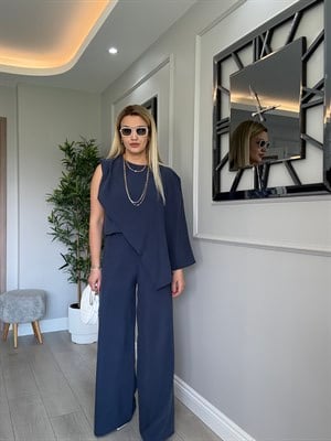 Pelerin detaylı tek kol takım lacivert