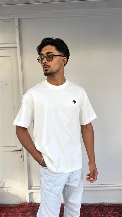 Melek Koruması Oversize Beyaz Tişört