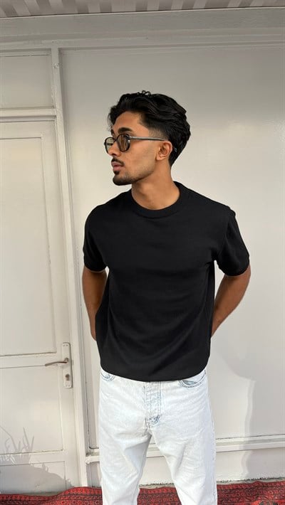 Gece Formu Siyah Triko Tişört