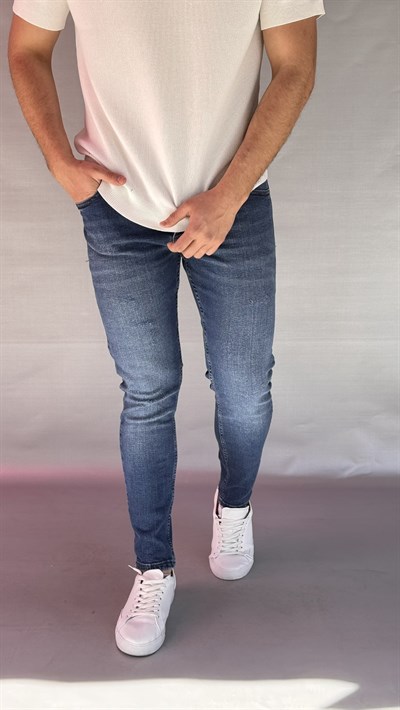 Eskitme Detay Koyu Mavi Slim Fit Jean