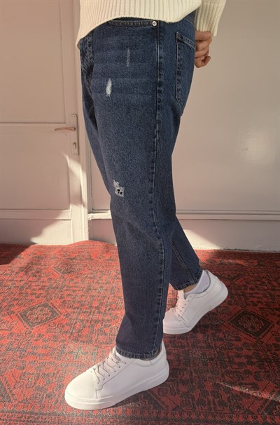 Keps Koyu Mavi Yırtık Detaylı Boyfriend Jean