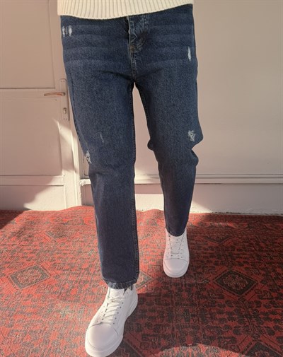 Keps Koyu Mavi Yırtık Detaylı Boyfriend Jean