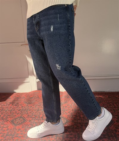 Keps Koyu Mavi Yırtık Detaylı Boyfriend Jean