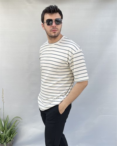 Keps Yan Çizgi T-shirt