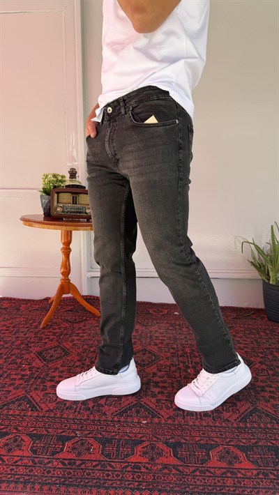 Siyah Yıkamalı Regular Jean