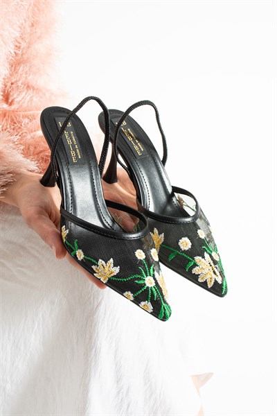DAISY Çiçek İşlemeli Tül Dokulu 7cm Bantlı Siyah Topuklu Ayakkabı