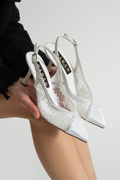 LACEORA Kadın Beyaz Sivri Burun 7 cm Topuklu Dantel Dokulu İnci Detaylı Slingback Abiye Ayakkabı