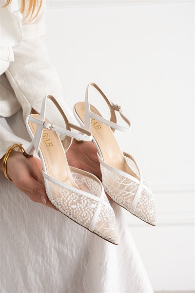 LACEVA Kadın Beyaz Dantel Detaylı Sivri Burun 6 cm Topuklu Slingback Ayakkabı