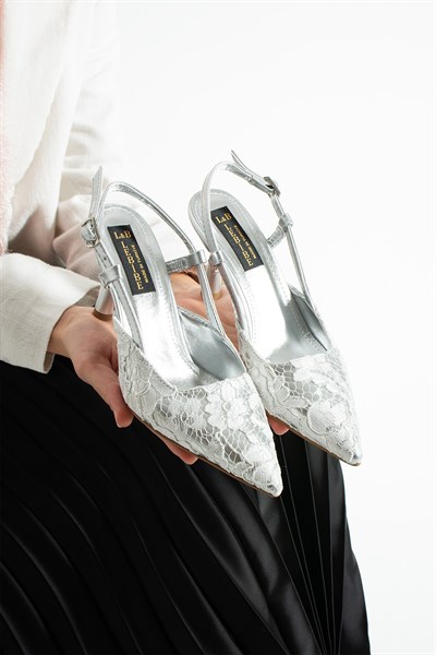 LISA Kadın Gümüş Sivri Burun 7 cm Topuklu Çiçek Dantel Desenli Rugan Slingback Ayakkabı