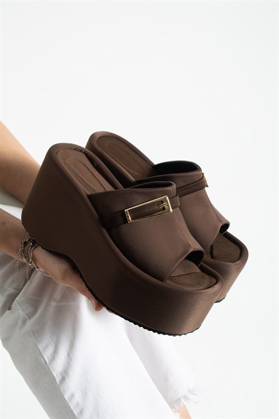 LUNARA Kadın Acı Kahve 10 cm Platform Topuk Tokalı Kalın Taban Terlik Sandalet