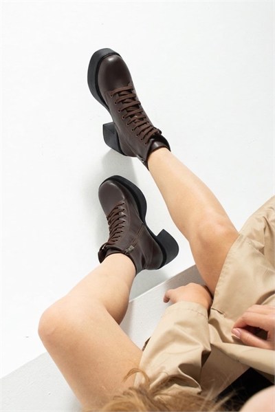 MELVIAN Kadın Acı Kahve Cilt Bağcıklı Fermuarlı İçi Kürklü 8 Cm Kalın Topuklu 3 Cm Platform Bot Bootie