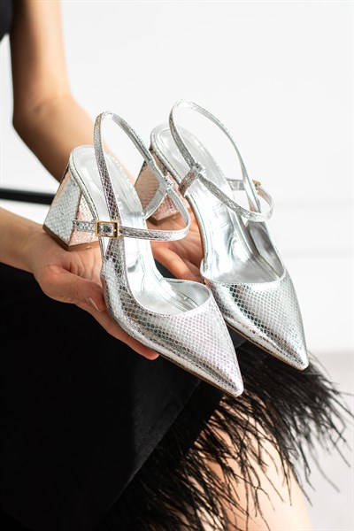 TAMARA Kadın Gümüş Yılan Desenli Sivri Burun Bilekten Bantlı 7 Cm Kalın Topuklu Slingback Ayakkabı
