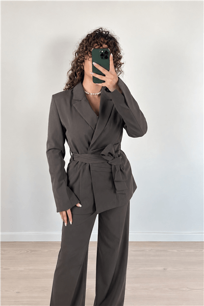 Kahverengi Kuşak Detaylı Blazer Ceket Pantolon Takım