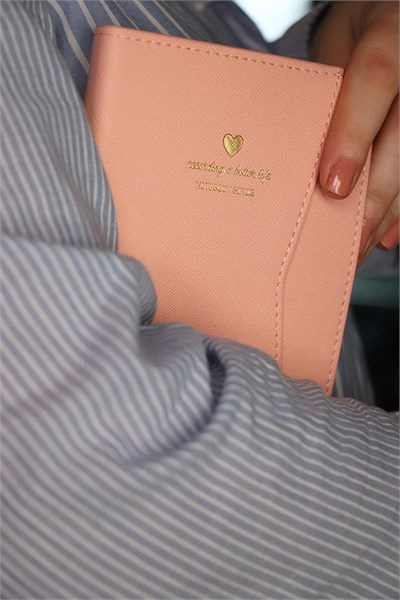 Victorias Journals Geçmeli Ve Cepli Defter A5 Ivory 80 Gr. 128 Yp. Pembe