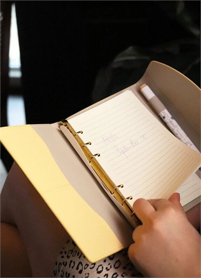 Victorias Journals Mekanizmalı Defter A6+ Ivory 80 Gr. 96 Yp.Sarı