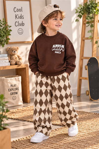 Kahverengi Sweatshirt ve Desenli Bol Paça Pantolon 2'li Takım