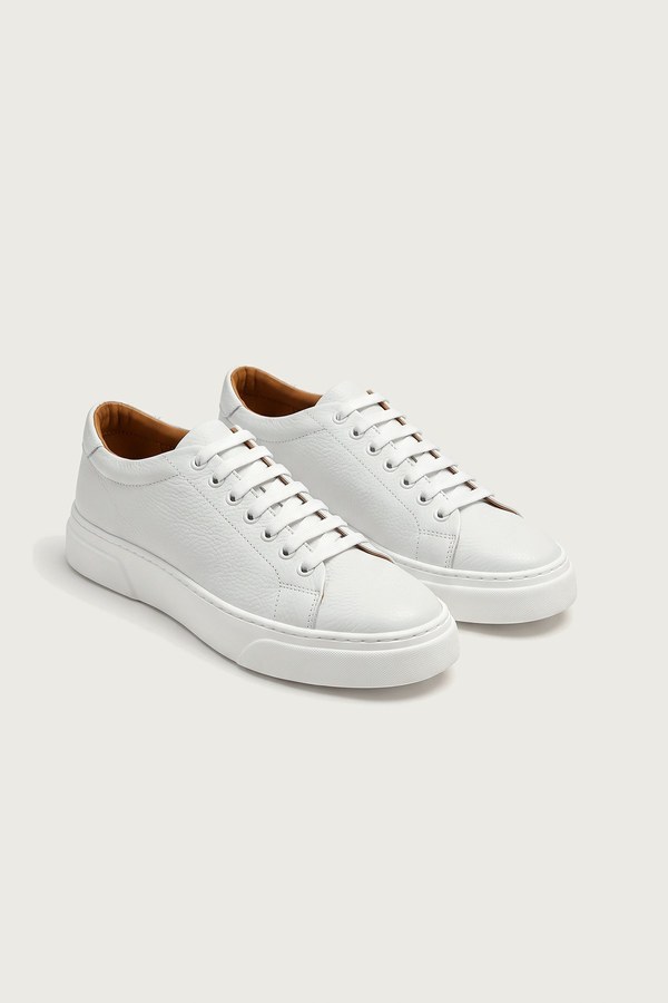 Beyaz deri sneaker