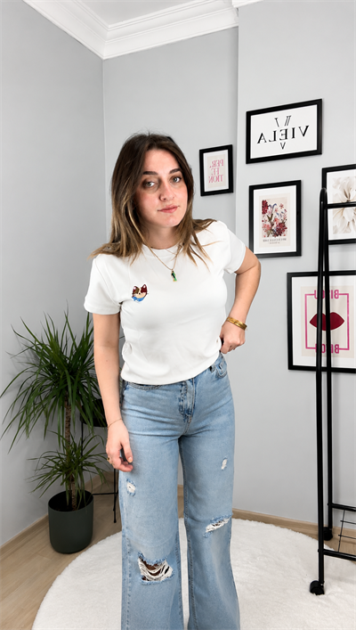 Kedi Nakışlı Beyaz20 Tişört