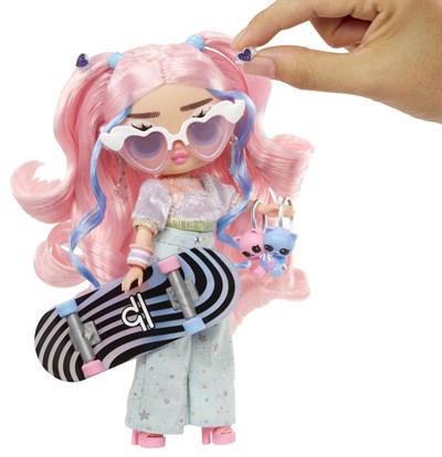 ADO-ILL591665 LOL TWEENS FLORA MOON 3