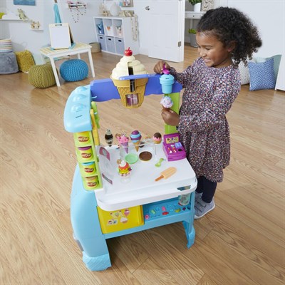 INT-F1039 PD ULTIMATE ICE CREAM TRUCK PLAYSET 1
