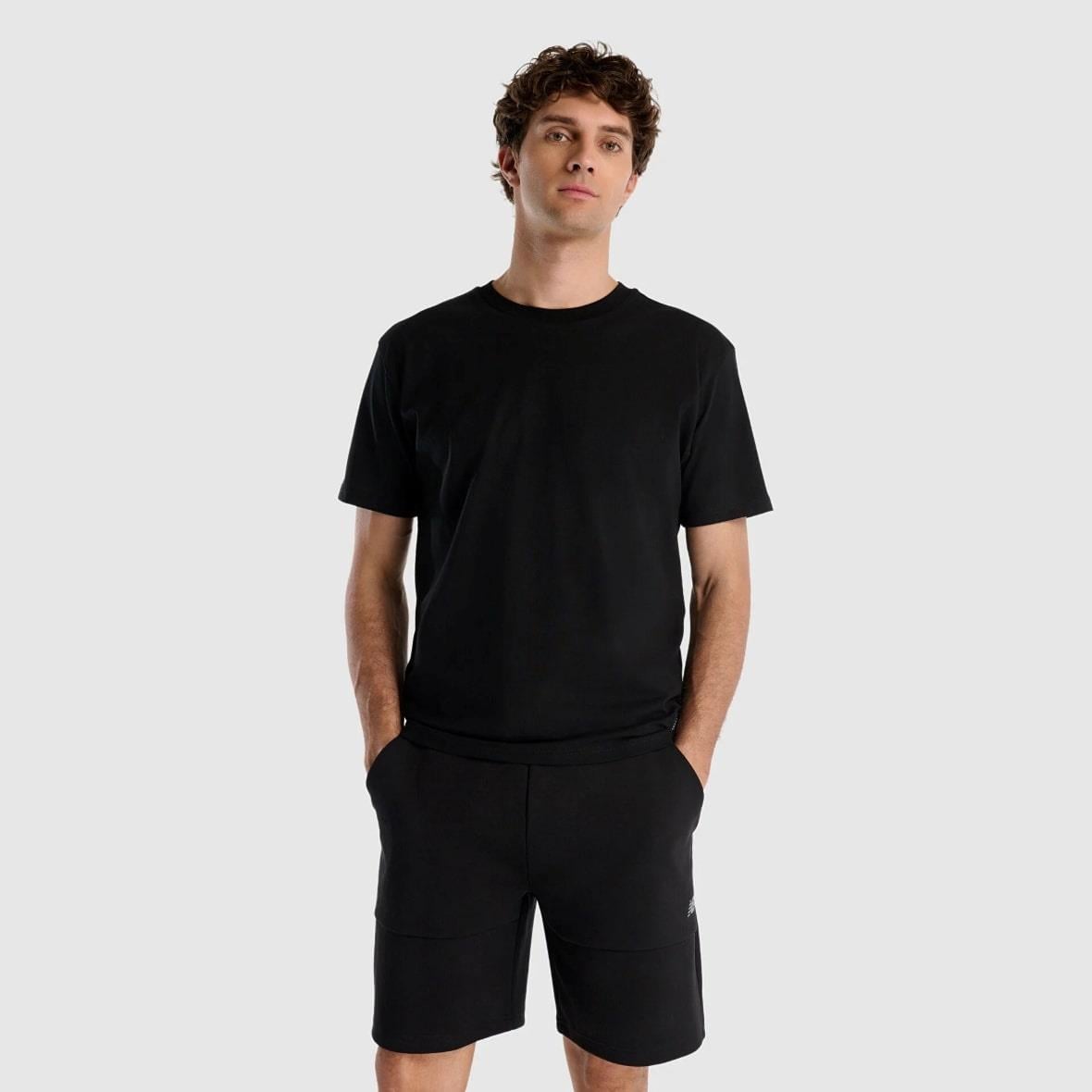 New Balance MNT1509-BK Erkek T-Shirt - Siyah