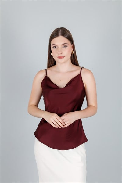 Degaje Yaka Dökümlü Ayarlanabilir İp Askılı Saten Bluz Bordo