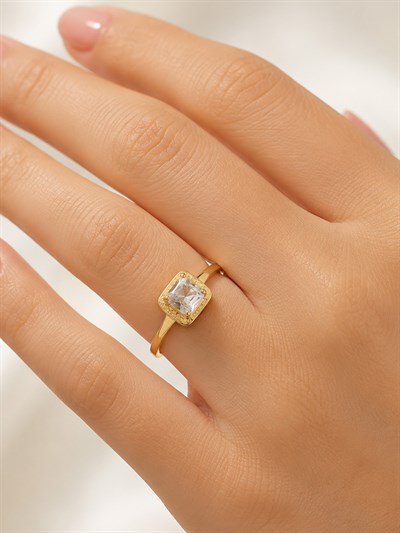 14 Ayar Altın Emerald Kesim Kare Zirkon Taşlı Zarif Kadın Yüzüğü